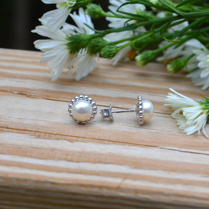 SS Pearl Stud Earrings EG14019SVJPL