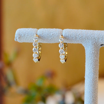 14kY .24ct Diamond Huggie SC55023230