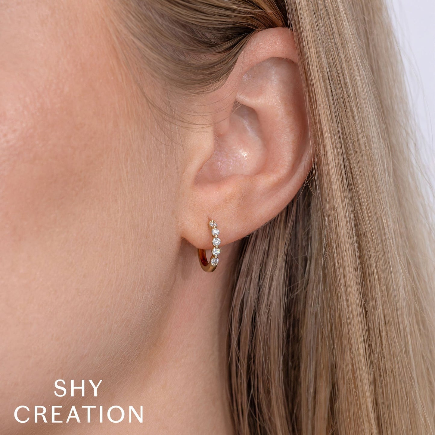 14kY .24ct Diamond Huggie SC55023230