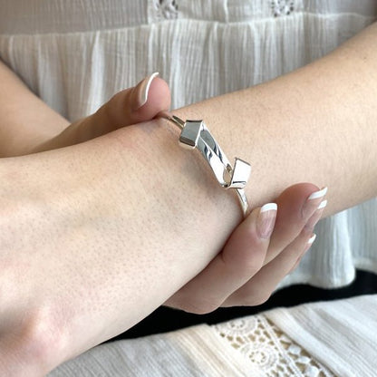 SS Love Knot Bracelet BR68012-LM