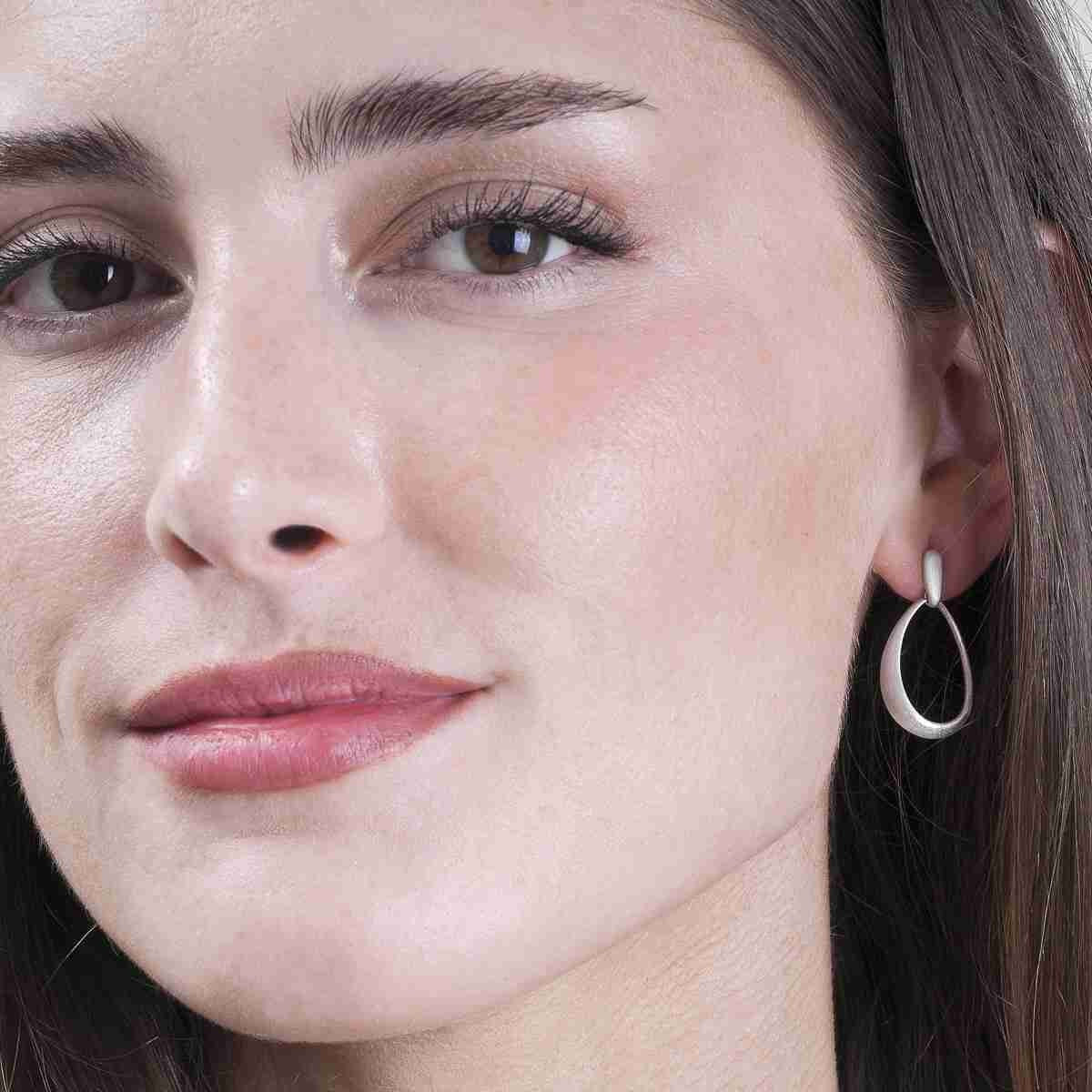 SS Satin Oval Dangle Earring PE120-51M