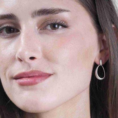 SS Satin Oval Dangle Earring PE120-51M