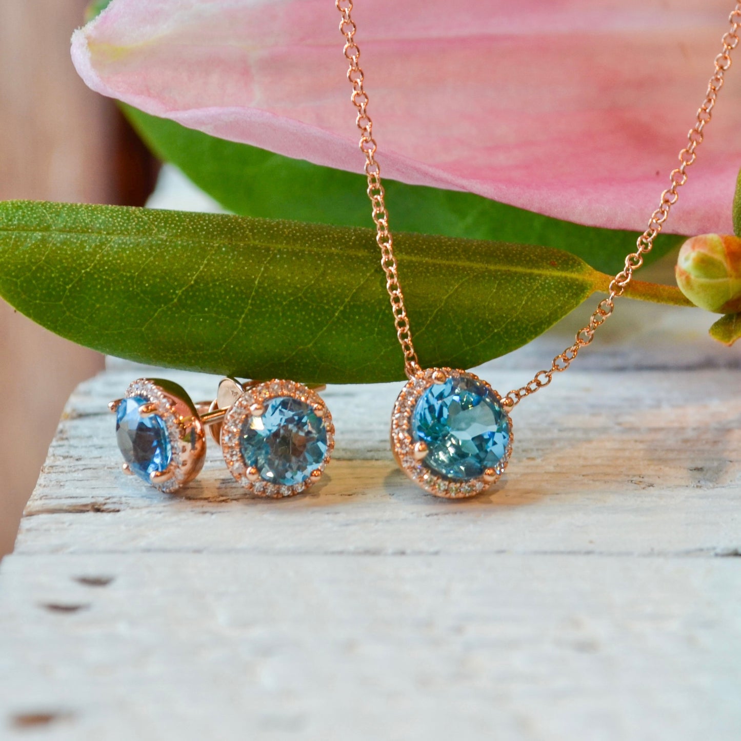14kR 1.80ct Blue Topaz .08cttw Dia Necklace SC55007031